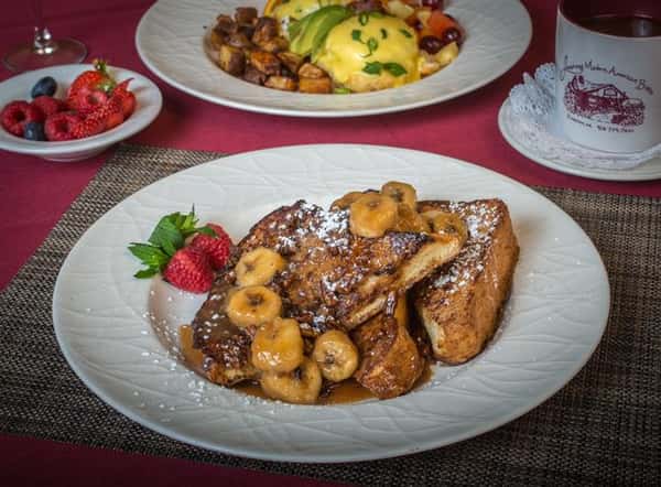 French Toast pieces served with caramelized bananas and dusted with powedered sugar