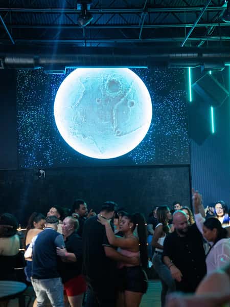 Luna nightclub fun
