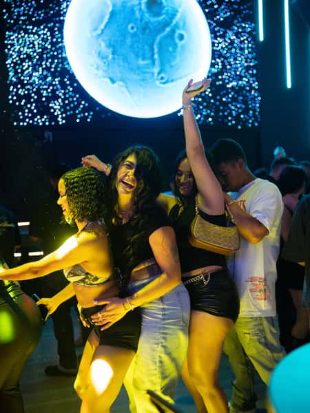 Luna nightclub fun