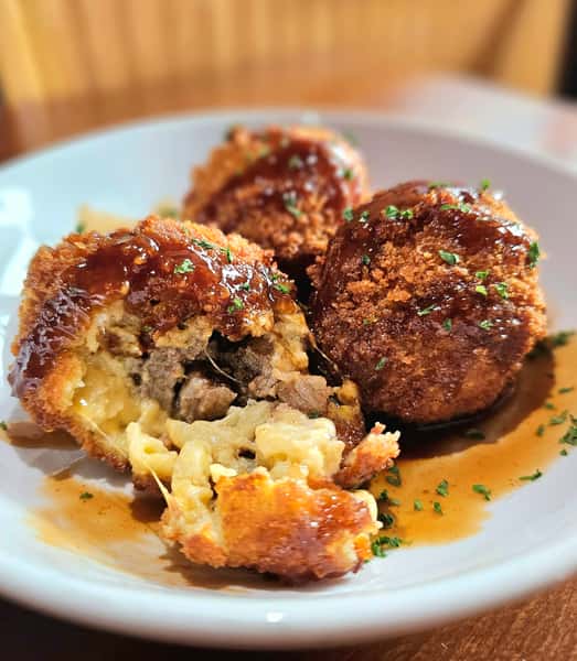 Burnt Ends Mac-a-Cini