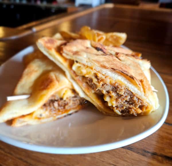 Mac N' Cheese Pulled Pork Flatbread