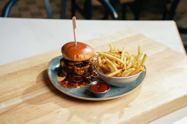 "Texas Red" Chili Cheeseburger*