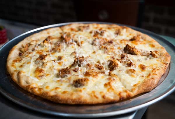 The Garlic Traditional Pizza*
