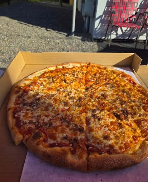 Deluxe Traditional Pizza
