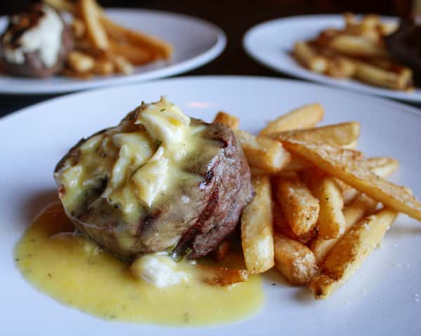 Steak Frites Oscar*