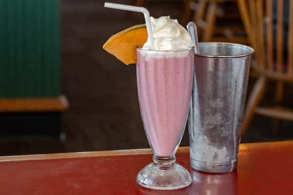 Bright, fruity, and full of feel-good flavor 🍓🫐 Strawberry Blueberry Energy Blend at Hobee's Restaurant is a refreshing pick when you want something smooth, vibrant, and chill. Stop by and enjoy a Strawberry Blueberry Energy Blend soon. TIP - add protein powder and reach your Saturday goals.
#HobeesRestaurant #StrawberryBlueberryEnergyBlend #Refreshing #YogurtSmoothie #BestDarnBreakfastInTown