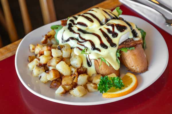 Gigi's Bennie brings bold, balanced flavor to the table with garlic-grilled ciabatta, applewood smoked bacon, two poached eggs, arugula, and a drizzle of balsamic glaze, all finished with Hobeemade Hollandaise for a rich, savory bite. 🍳🥓 #HobeesRestaurant #GigisBennie #BrunchFavorite #BreakfastCravings