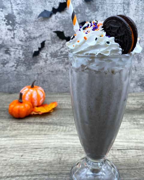 Oreo Cookie Energy Blend for October. Spooky Season! #HobeesRestaurant #Pancakes #BreakfastFavorite #BestDarnBreakfastInTown