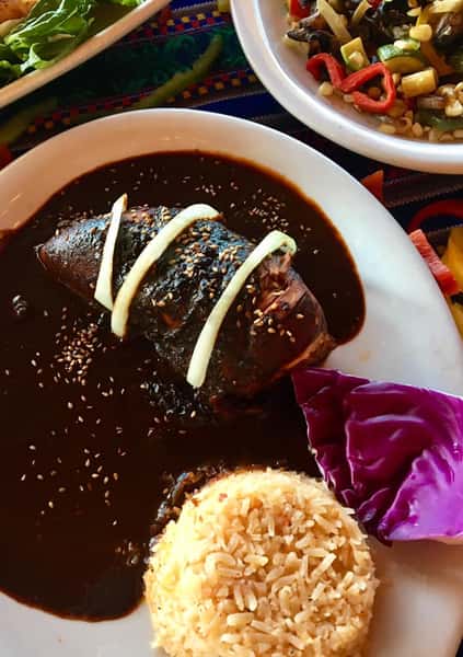 POLLO EN MOLE POBLANO