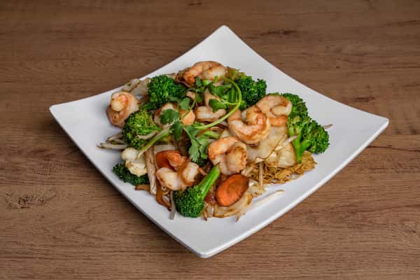 Shrimp Chow Fun*