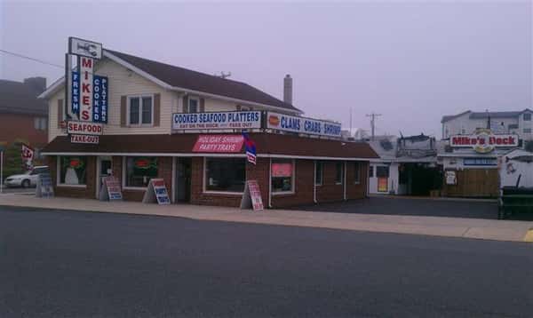 an outdoor view of the restaurant