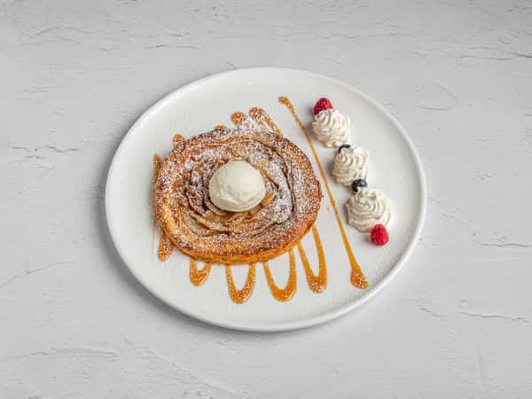 Wood Oven-Baked Apple Tart