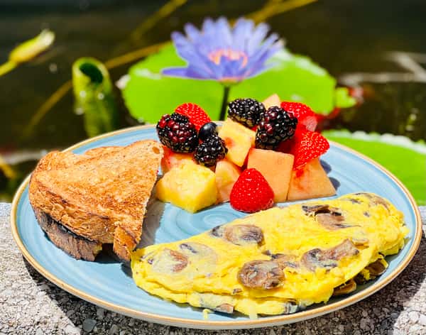 mushroom omelette with toast and fruits