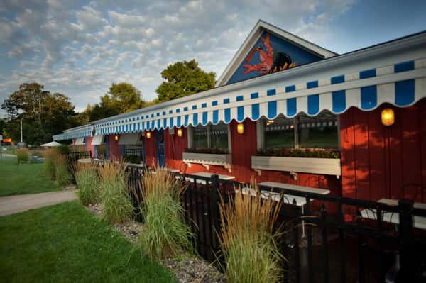 Exterior of Pearl's restaurant