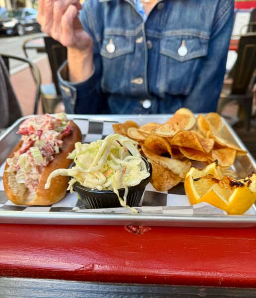 NEW ENGLAND LOBSTER ROLL