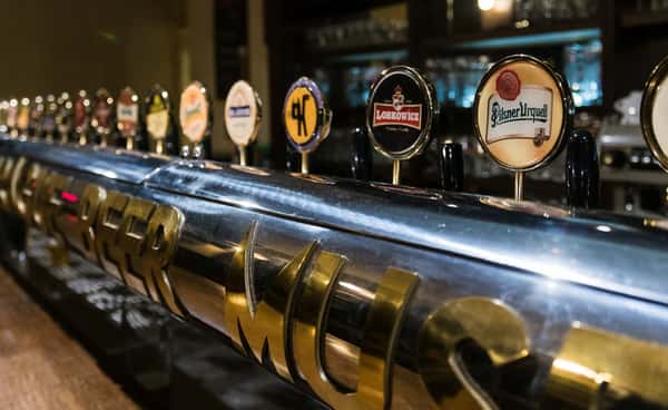 beer taps_340177049-min CROP