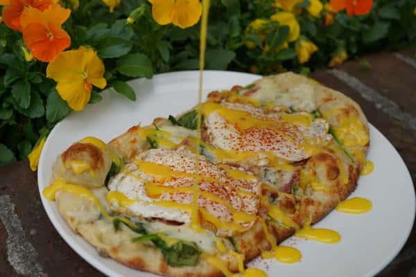 Benedict Pizza
