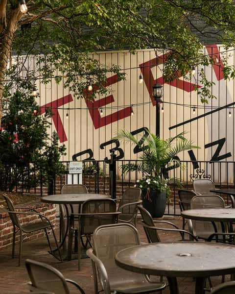 Osteria 832 patio