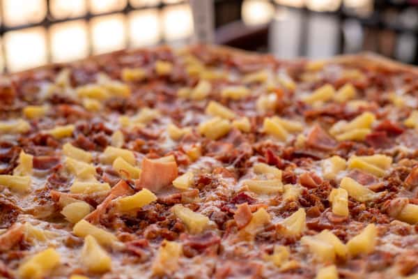 18" Hawaiian Pizza