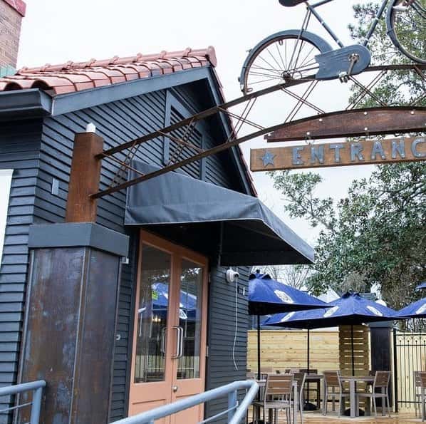 Spoke & Hub entrance