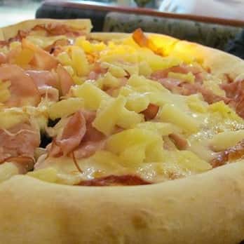 Pineapple pizza