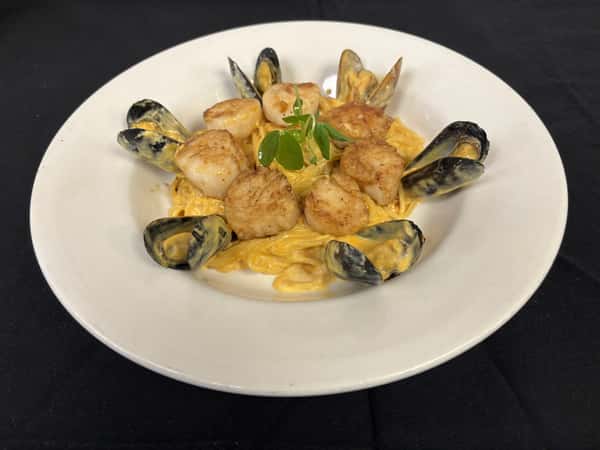Sea Scallops & Mussels Pasta