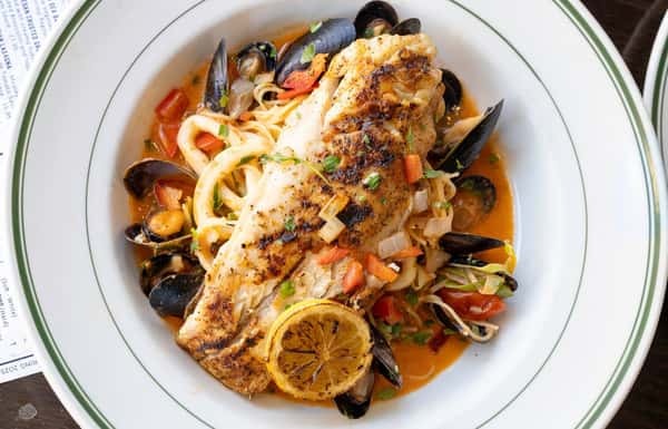 Seafood bowl with oysters and citrus flavors