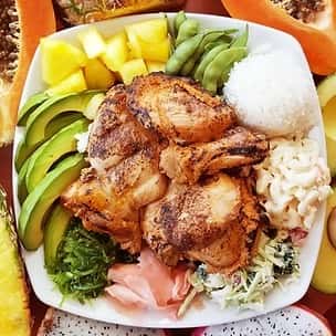 Island-style grilled chicken plate lunch featuring seasoned boneless chicken thighs, served with avocado, pineapple, edamame, macaroni salad, rice, and pickled ginger – a hearty Hawaiian barbecue meal.