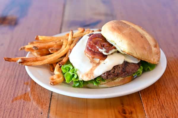3 Friends Mozzarella Pesto Burger