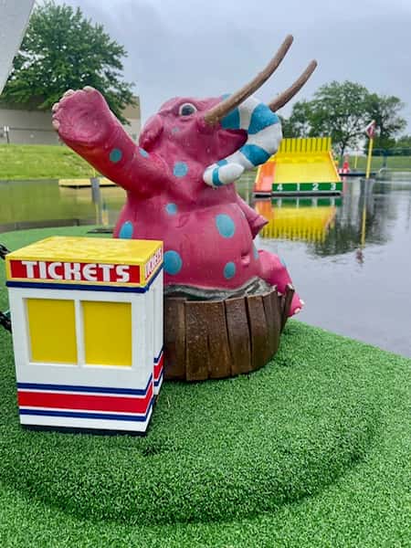 mini golf rental