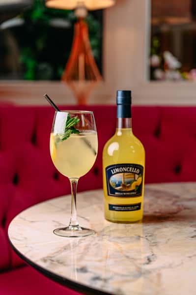 Limoncello spritz