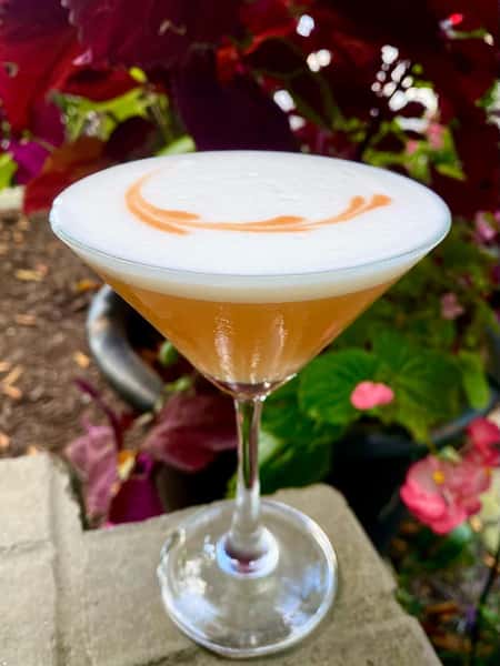 Our new fall cocktail menu drops this Thursday October 8th! We will be featuring one a day starting tomorrow October 6th. Photographed above is our Mandarin Sour with mandarin napoleon, lemon, and egg white. Swipe for more 🍂🍁 #atlcocktails
🍁Harvest Mule🍁 bourbon, cinnamon, lime, and ginger beer
🍎 Apples to Oranges🍊 aperol, apple cider, sparkling wine
🍁Roasted Bell Pepper Margarita🍁 blanco tequila, roasted bell peppers, lime
🍎Apple of my Chai🍁(mocktail) apple cider, chai, lemon, Woody’s non-alcoholic blanc de blans