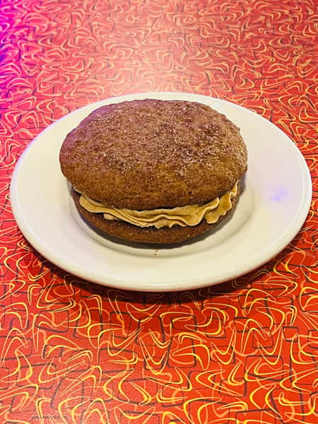 Peanut Butter Banana Whoopie Pie
