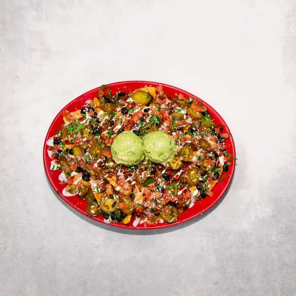Chipotle Chicken Grande Nachos $18