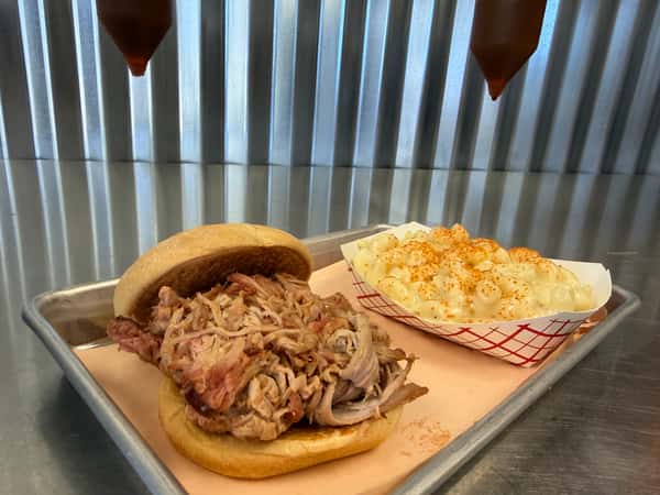 Pulled Pork Slider & 1 Side
