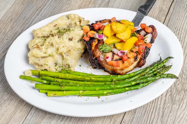 Pork chop with mashed potatoes and asparagus