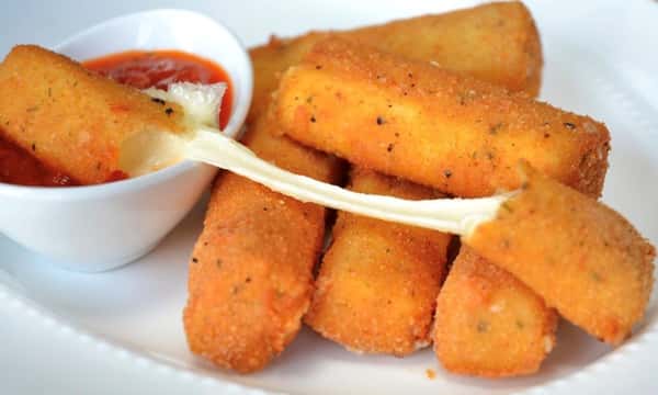 mozzarella sticks with tomato sauce on the side
