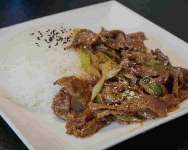 551. Taiwanese Beef In Black Pepper Sauce Bento 台式黑椒牛肉盒饭