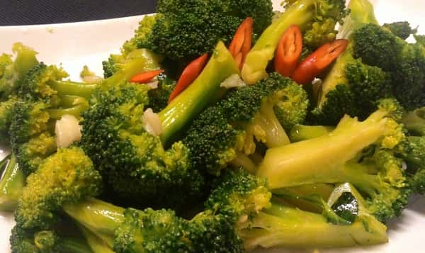 71. Stir Fried Broccoli Dishes 西兰花