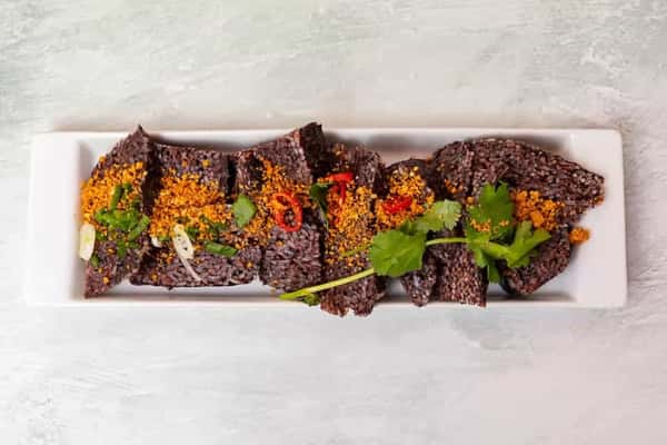 102. Taiwanese Black Pudding Cake 猪血糕