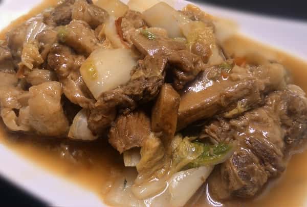 414. Stew Flank Beef with Chinese Leaf Lunchbox 白菜燉牛腩盒飯