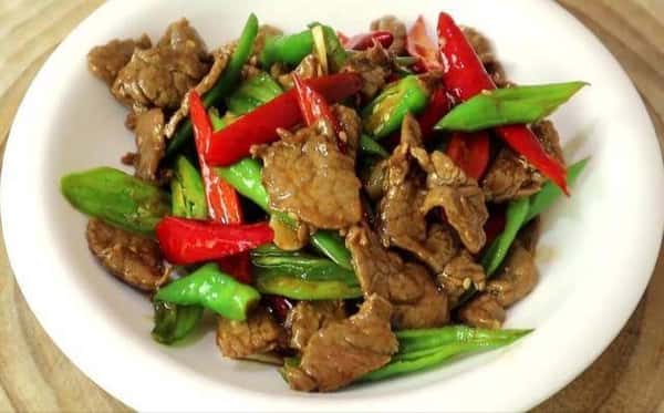 52. Spicy Beef with Hot Chilli 尖椒牛肉