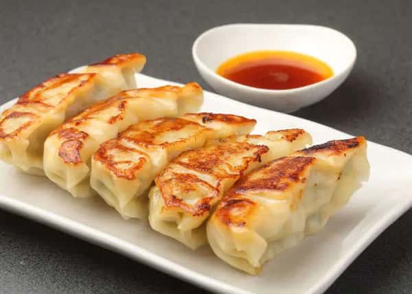 H. Grilled Dumplings (6) 煎餃
