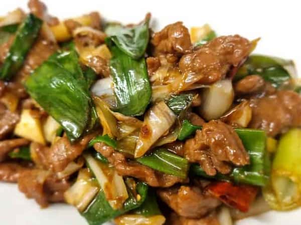 63. Beef with Spring Onion and Red Chili 蔥爆牛肉.