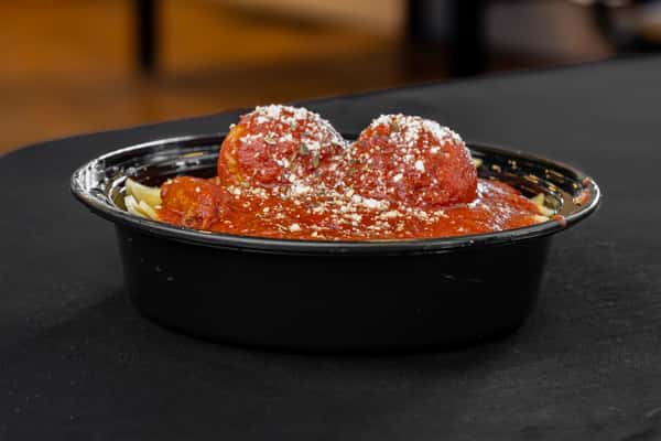 Rigatoni with 2 Meatballs and Garlic Bread