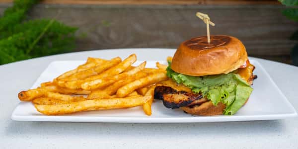 CHICKEN CLUB SANDWICH