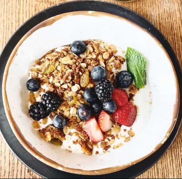 Granola & Yogurt