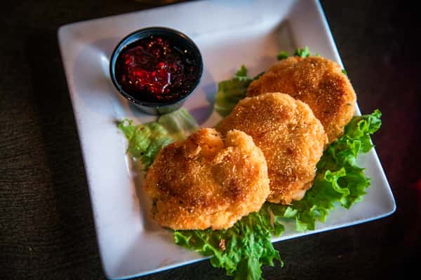 Dungeness Crab Cakes with Jalapeño Jelly