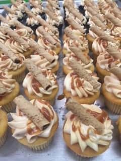 cupcakes with cinnamon stick topper