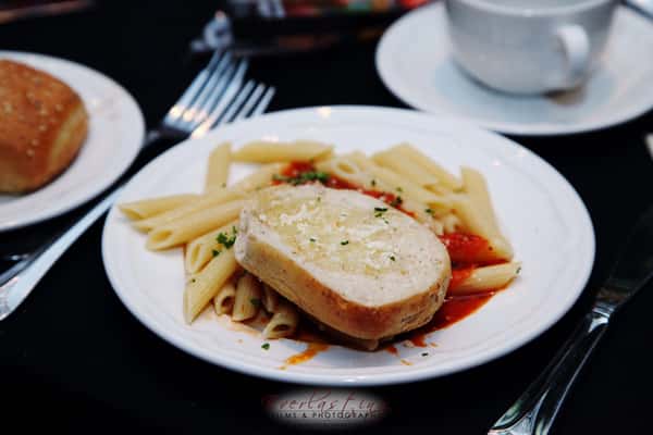 pasta and garlic bread on plate